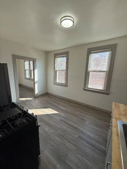 Building Photo - 1342 W 69th St