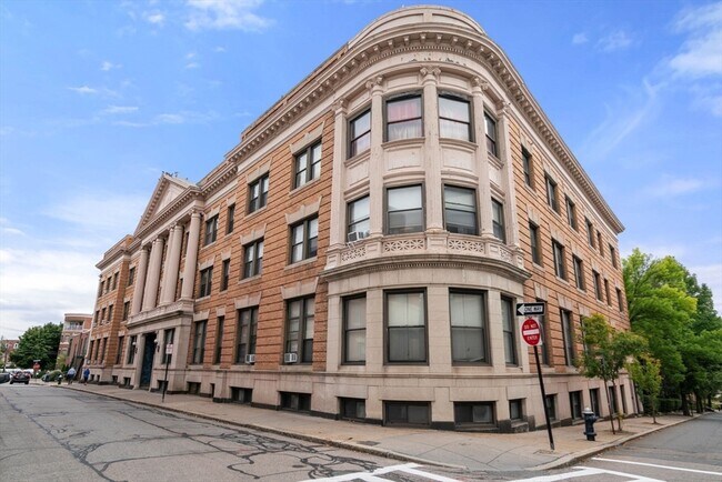 Building Photo - 9 Sewall Ave