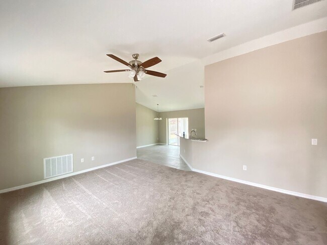 Building Photo - Desirable SW Ocala Neighborhood 3/2/2 *WON'T LAST*