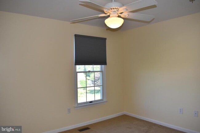 Building Photo - 2174 E Greenleaf Dr
