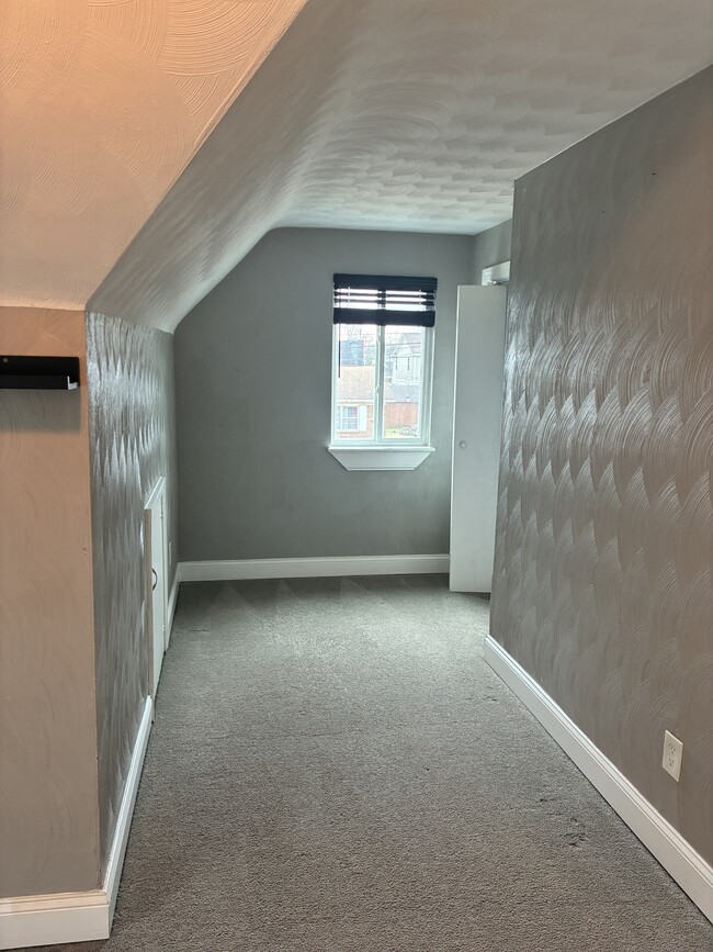 Building Photo - 2808 Beachmont Ave