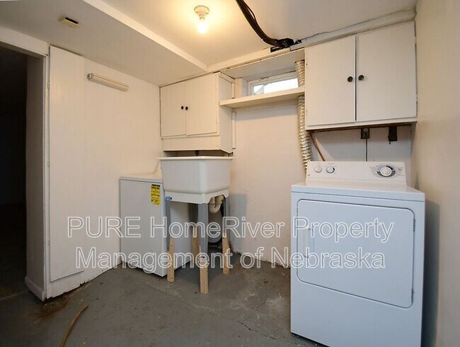 Building Photo - 2108 S 46th St