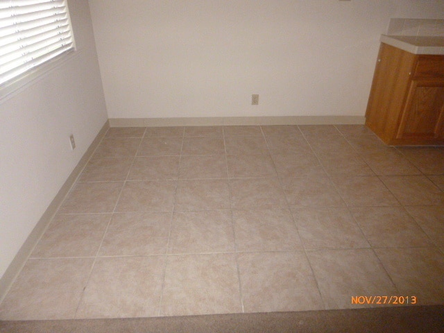 Building Photo - Cute 2 Bedroom