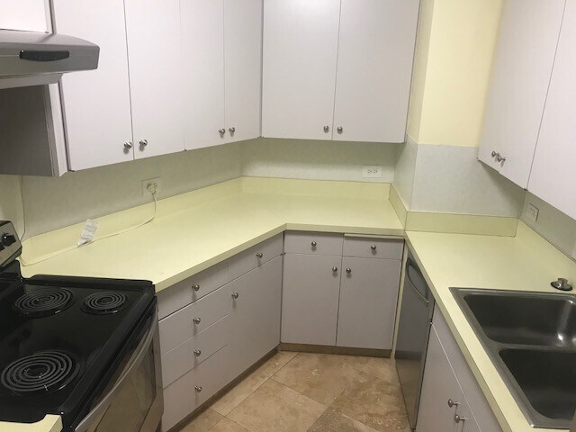 Building Photo - Waikiki Wailana 2 Bed 2 bath 1 Cov Park 14th Flr Park/Ocean View Condo (1860 Ala Moana, Unit 1402...