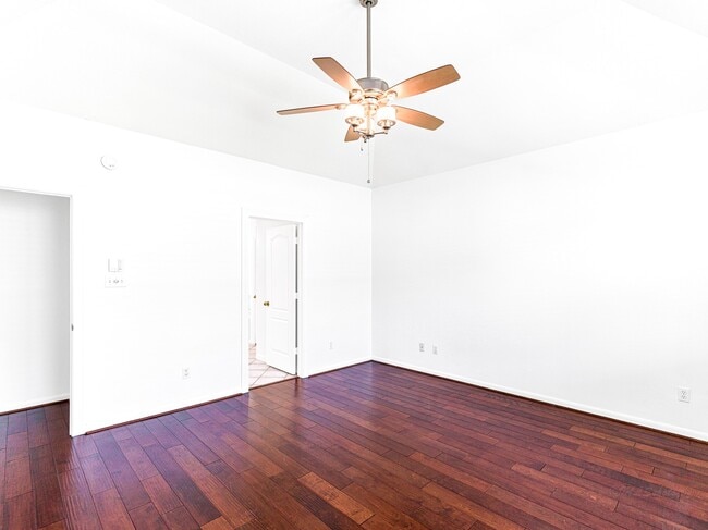 Building Photo - 5407 Lake Pl Dr