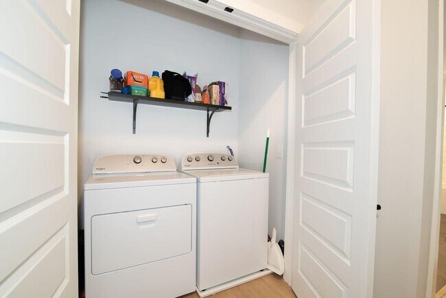 Building Photo - 3101 Govalle Ave