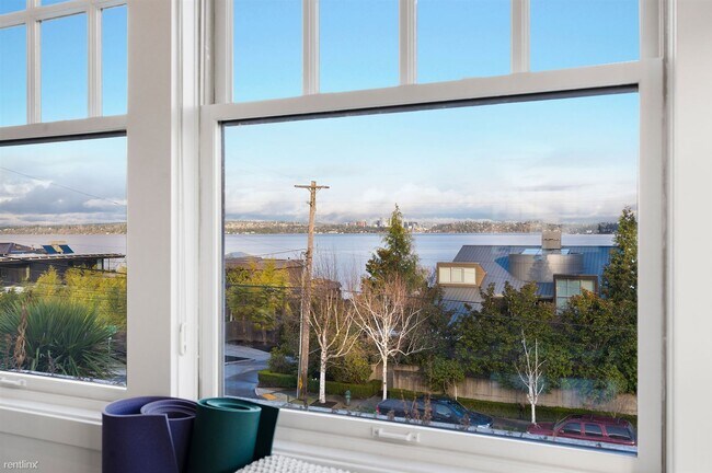 Building Photo - 5 br, 3.5 bath House - 903 Lakeside Avenue...