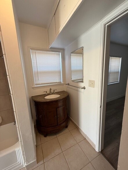 Building Photo - 428 N Glenwood Plz