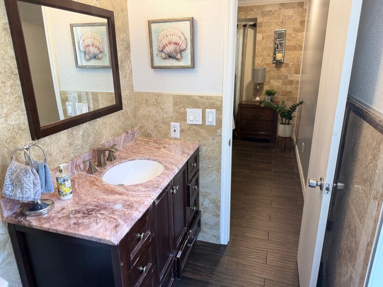 Building Photo - 914 W Cimmeron Dr