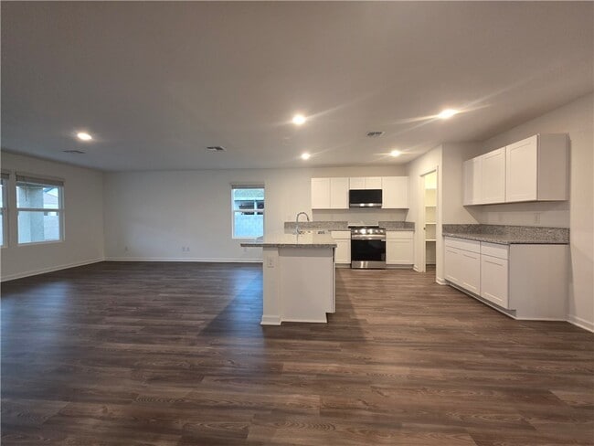 Building Photo - 2076 E Desert Greens Dr