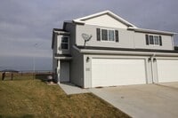 Building Photo - Reserve this Twin Home in a COZY Neighborhood Available Now!