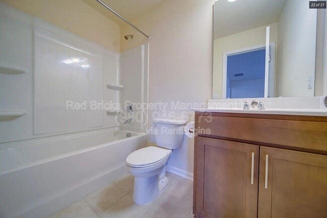 Building Photo - 7015 Thornrose Dr