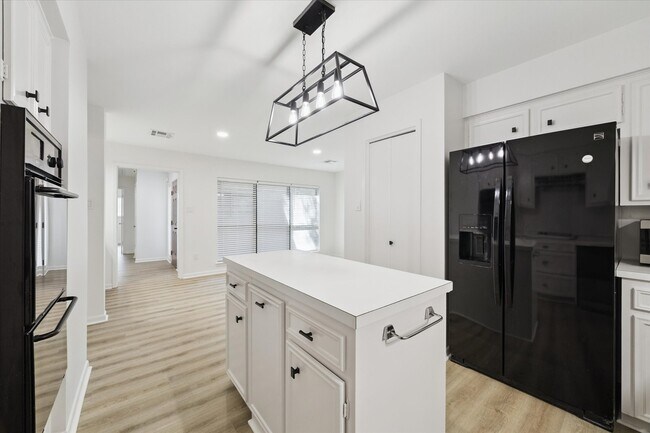 Building Photo - 15703 Whitewater Ln