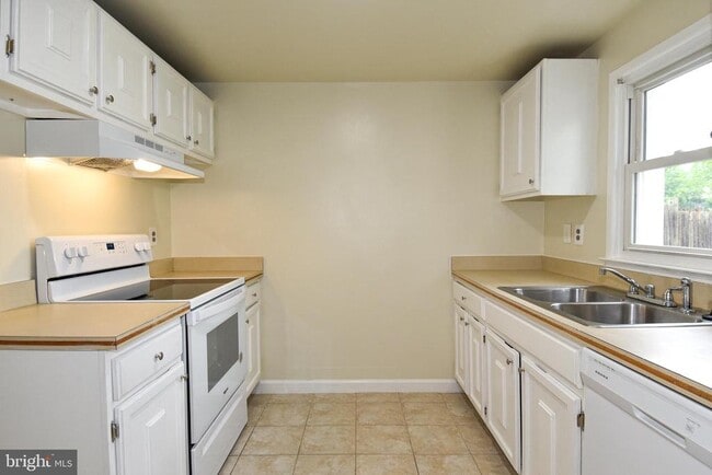 Building Photo - 13303 Huntington Ln