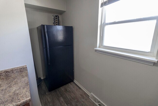 Building Photo - 201 Wheaton Ct