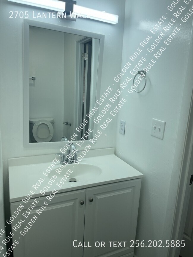 Building Photo - 2705 Lantern Walk SE