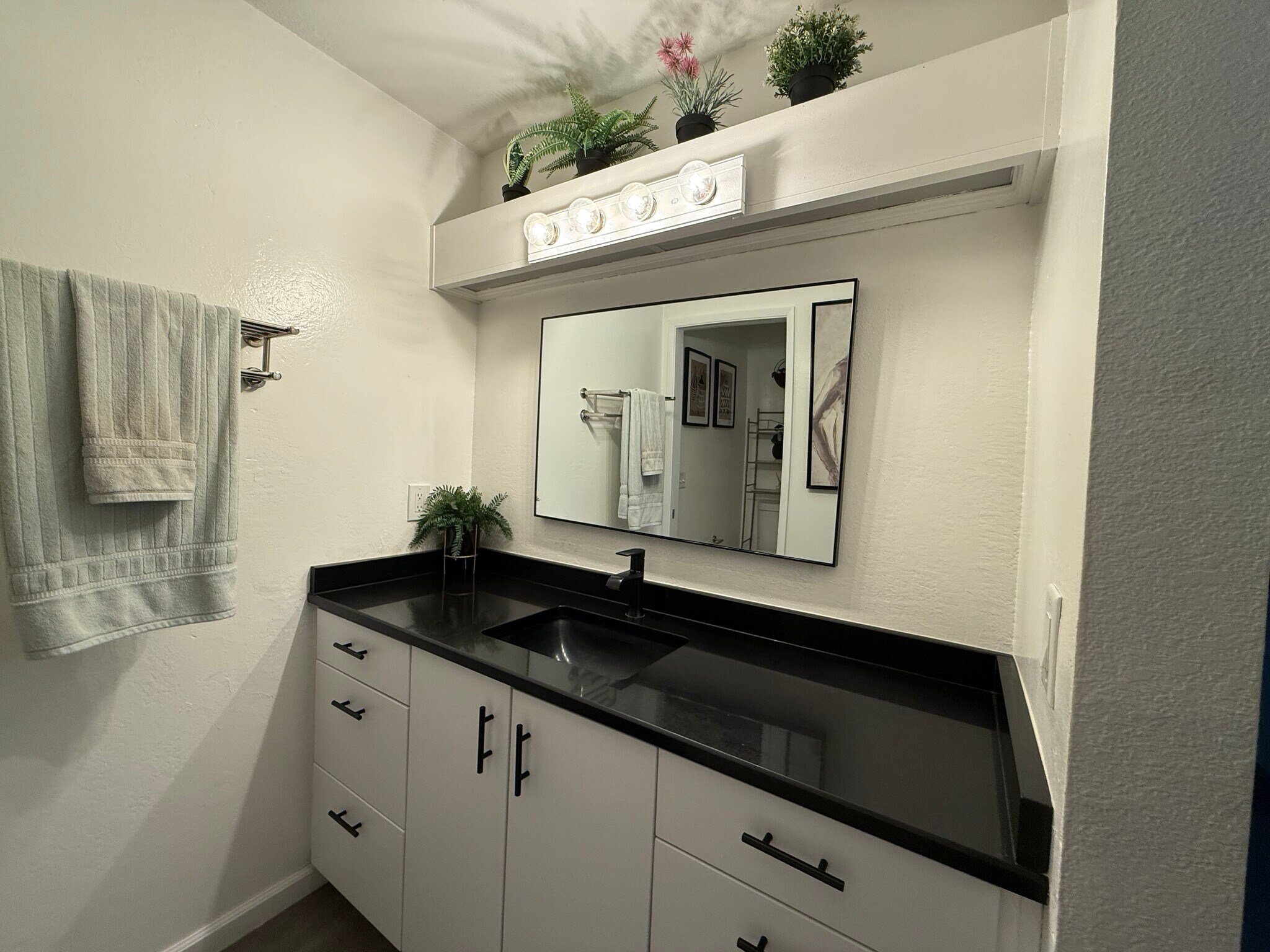 Building Photo - 2350 Alta Garden Ln