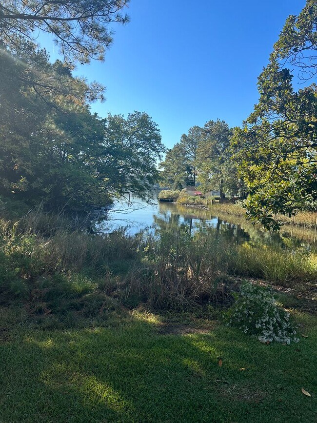 Building Photo - Ingleside