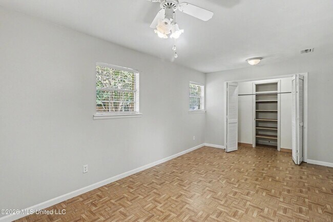 Building Photo - 4625 Hilltop Dr