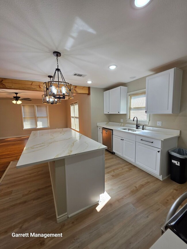 Building Photo - 3/2 Remodeled Home in Lampasas