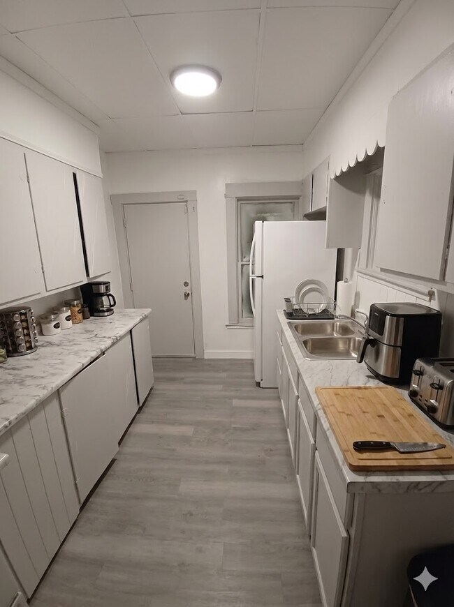 Building Photo - 401 S Independence Ave