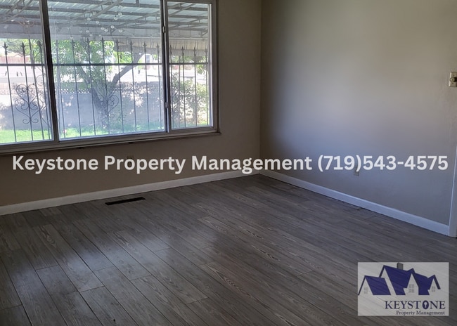 Building Photo - Sunset Park Rancher 3 Bedrooms/3 Bathrooms...