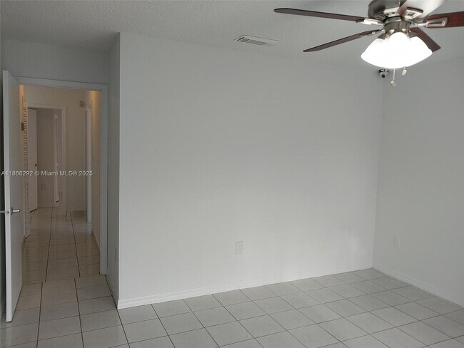 Building Photo - 2424 SW 143rd Pl