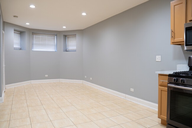 Building Photo - 6605 S Kimbark Ave