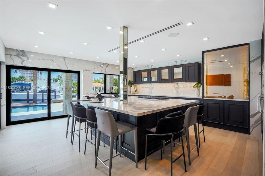 Building Photo - 3251 NE 164th St