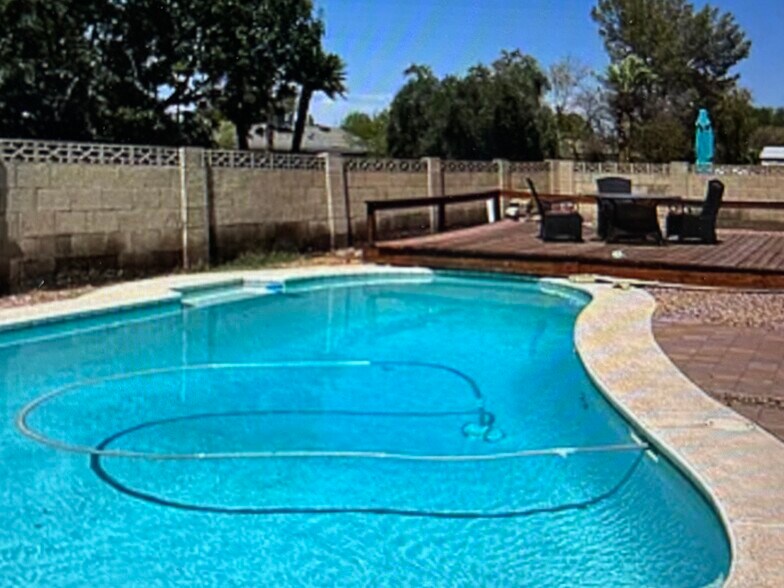 backyard dive pool - 1114 E Carter Dr