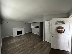 Building Photo - 308 E Weile Ave