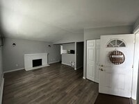 Building Photo - 308 E Weile Ave