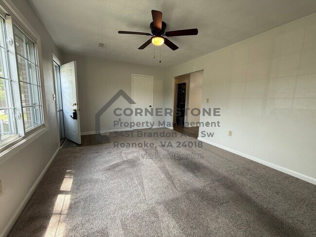 Building Photo - 1103 Lakeview Pl