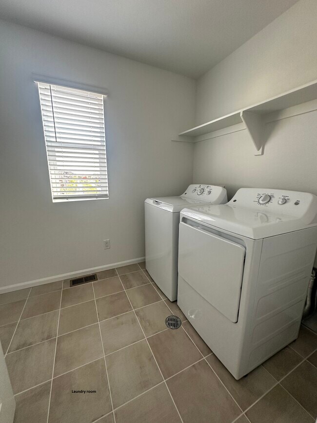 Building Photo - 21154 E 63rd Dr