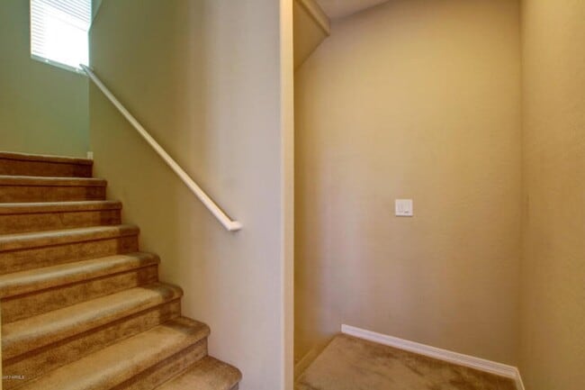 Building Photo - 3 BDRM W/DEN TOWNHOUSE IN PHX