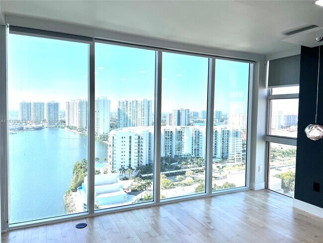 Building Photo - 3370 Hidden Bay Dr