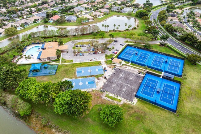 Building Photo - 12403 Cascades Pointe Dr