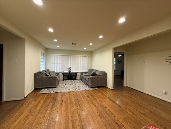 Building Photo - 4045 Osby Dr