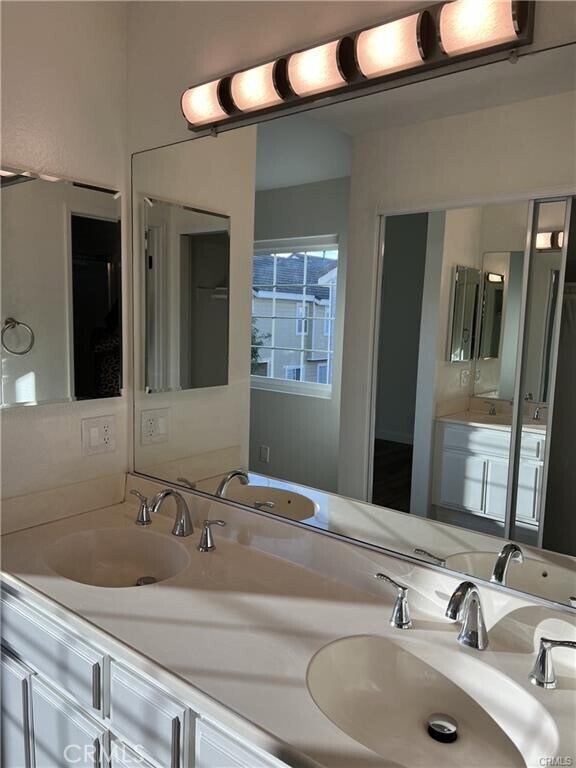 Building Photo - 2800 Plaza del Amo