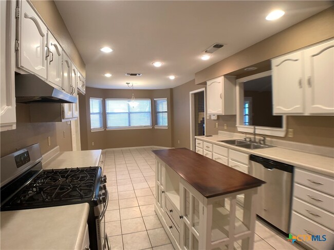 Building Photo - 826 Timber Dr