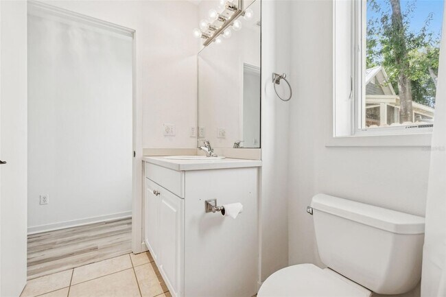 Building Photo - 1685 Laurel St