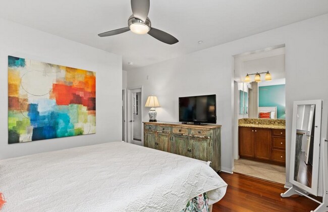 Building Photo - Light & Bright 2 Bedroom, 2 Bathroom Townhome