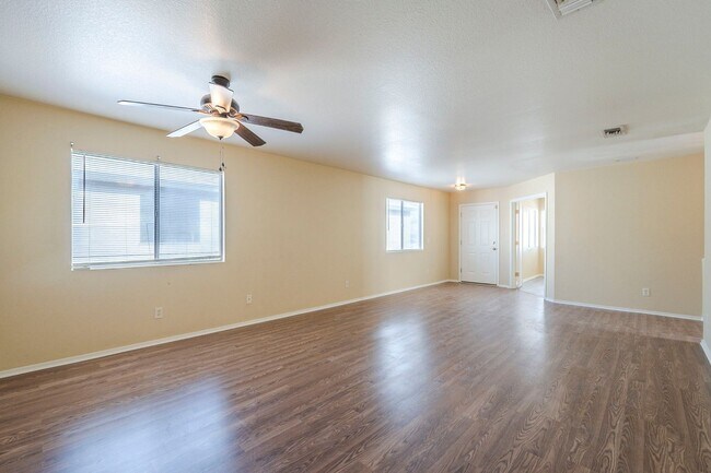 Building Photo - Spacious 3-Bed Tucson Rental with Garage &...
