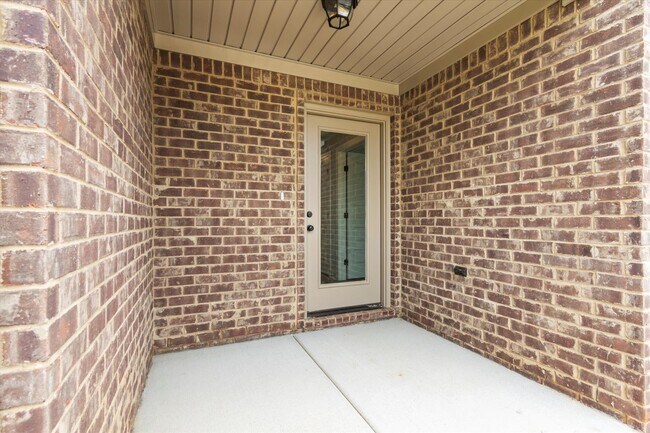 Building Photo - Stylish 4BR Townhome Living in the Heart o...