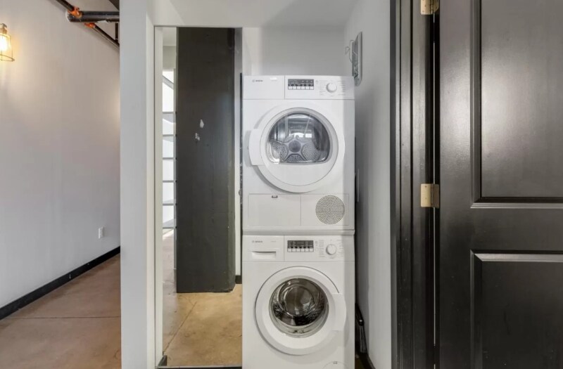 Building Photo - 1701 Tulip St