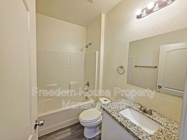 Building Photo - 1121 Sixshooter Ave
