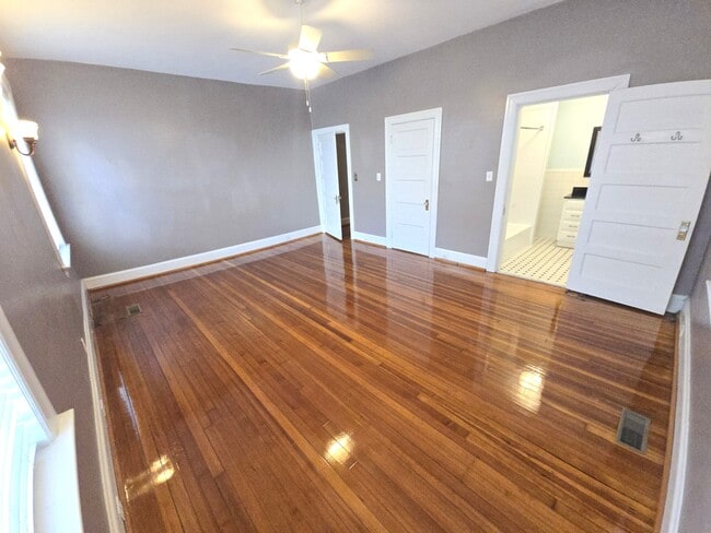 Building Photo - 800 Graydon Ave