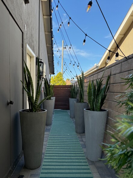 Building Photo - 6902 Vista Del Sol Dr