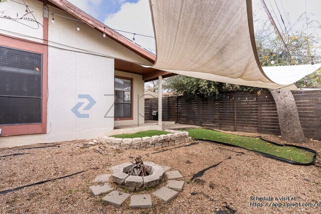 Building Photo - 2903 Parker Ln