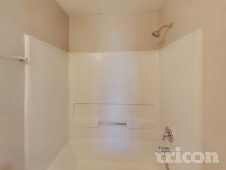 Building Photo - 1122 Waverly Pl Dr